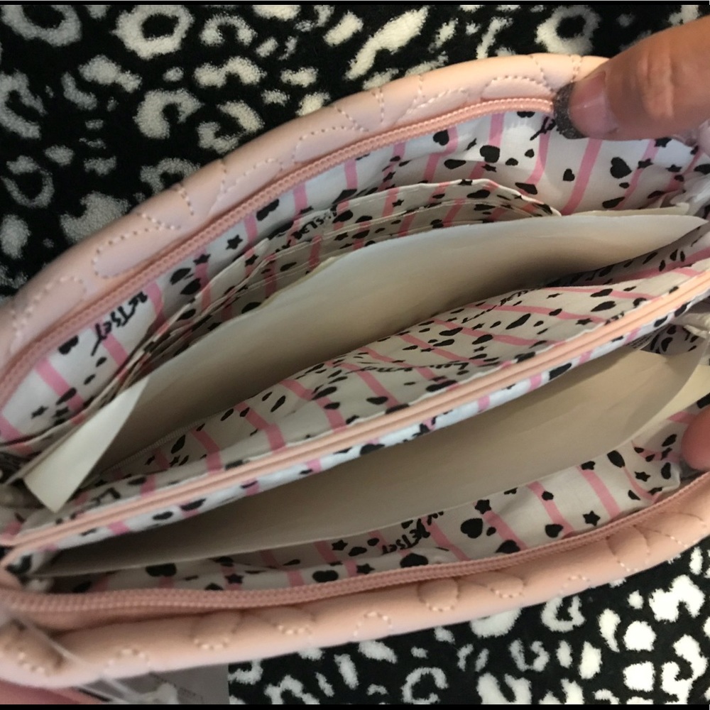 🌸Betsey Johnson Wristlet - Picture 4 of 10